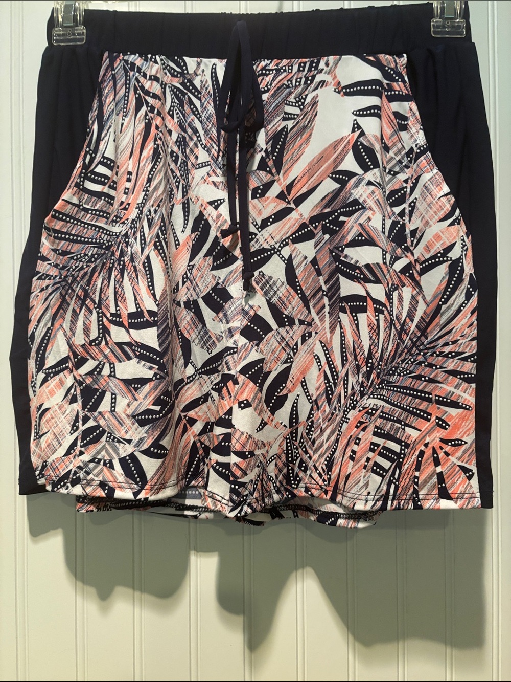 Emi & Joe Women’s Drawstring Shorts with Tropical Print of Navy & Coral Sz L